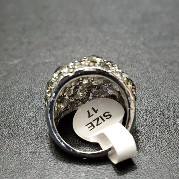 Silver tone smokey green rhinestone ring size 7 - Picture 5 of 9
